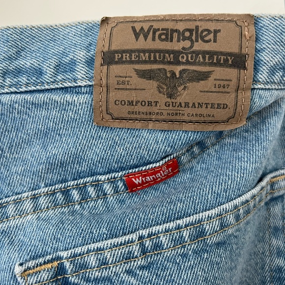 Men’s Wrangler Jeans - Picture 2 of 3